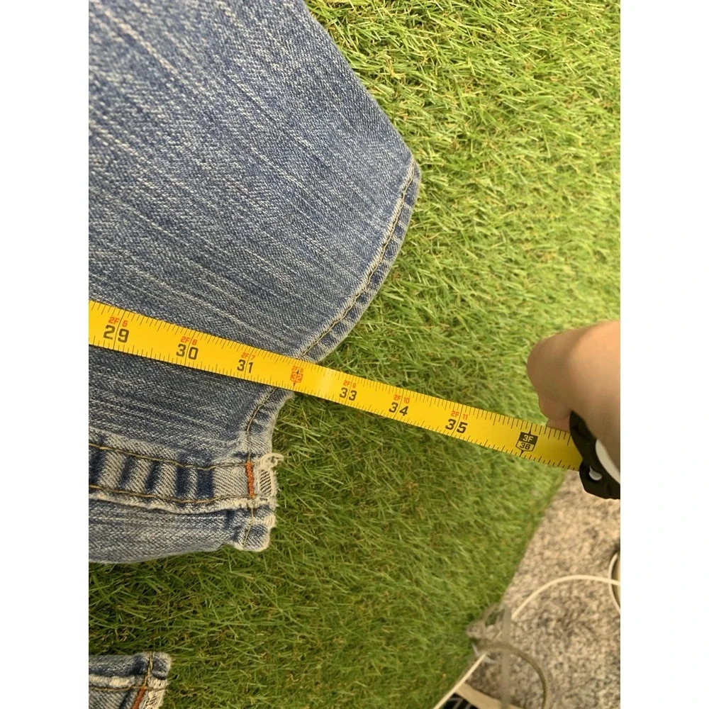 True Religion shop confidence